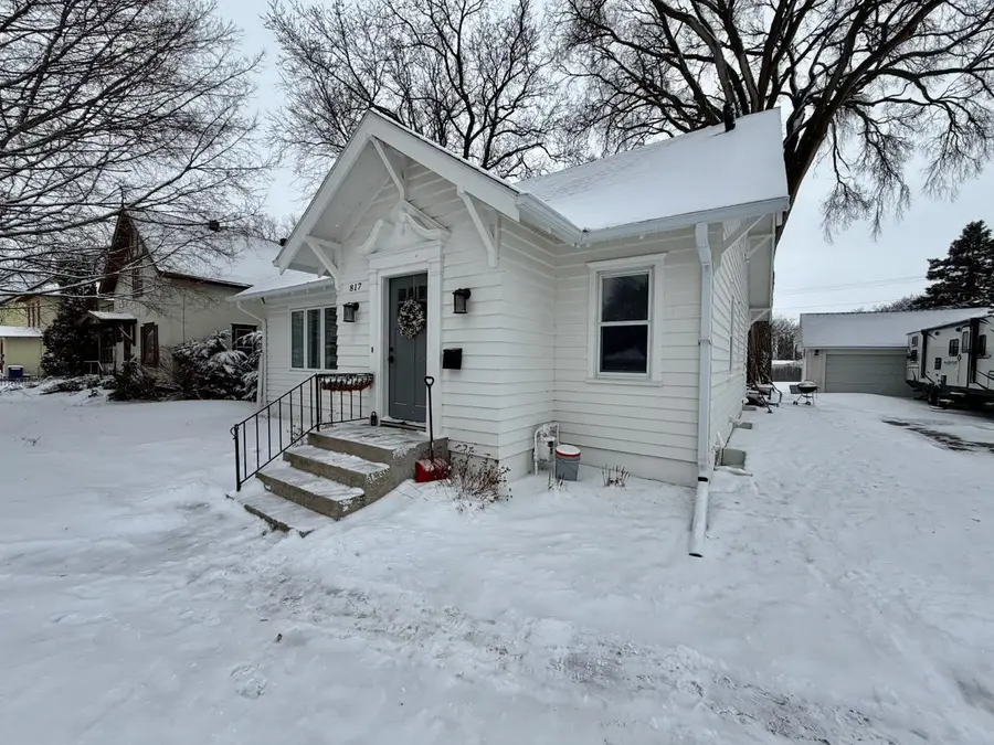817 W Lincoln Avenue, Fergus Falls, MN 56537 - #2