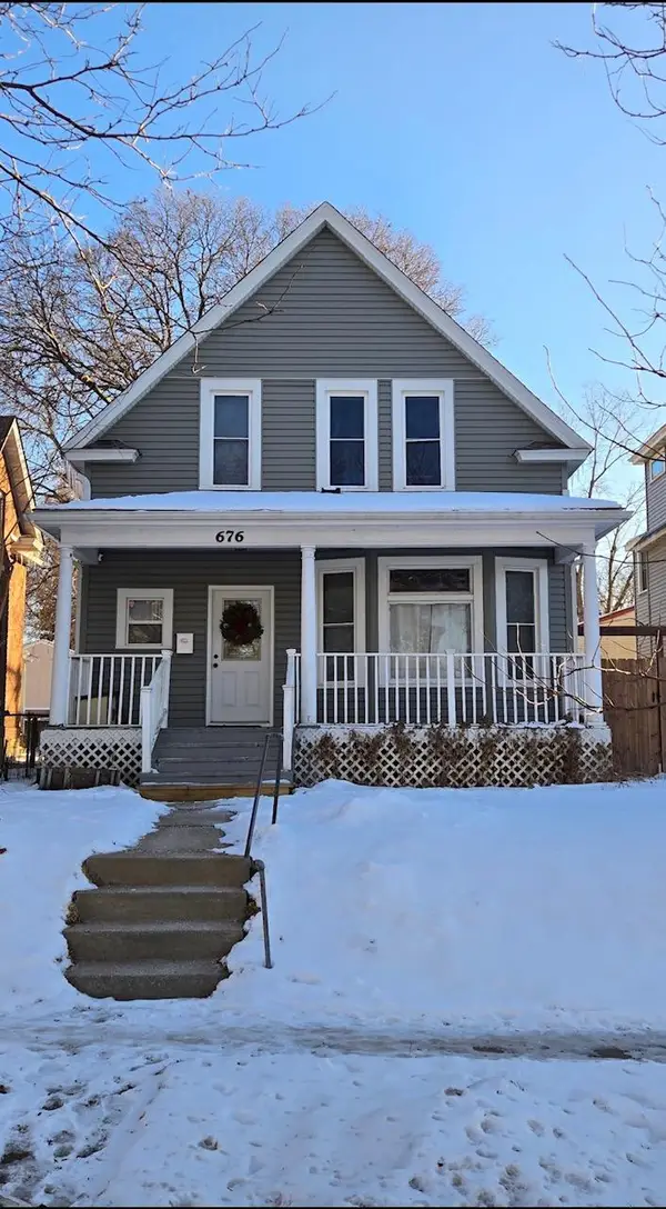 676 Geranium Avenue E, Saint Paul, MN 55106