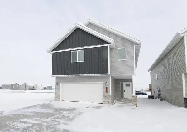 2387 Eagle Valley Drive S, Fargo, ND 58104