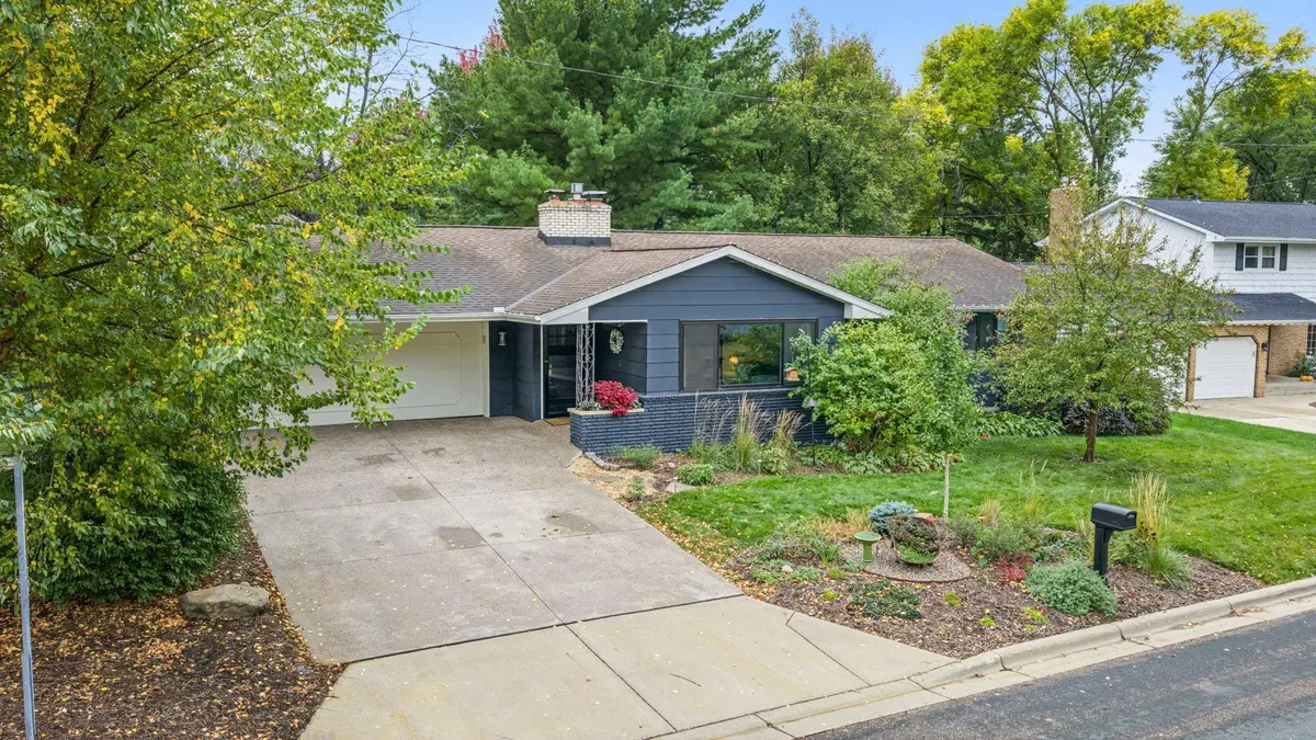 396 Thompson Avenue W, West Saint Paul, MN 55118 - #1