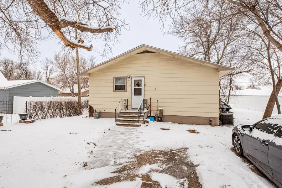 122 12th Avenue N, Casselton, ND 58012 - #3