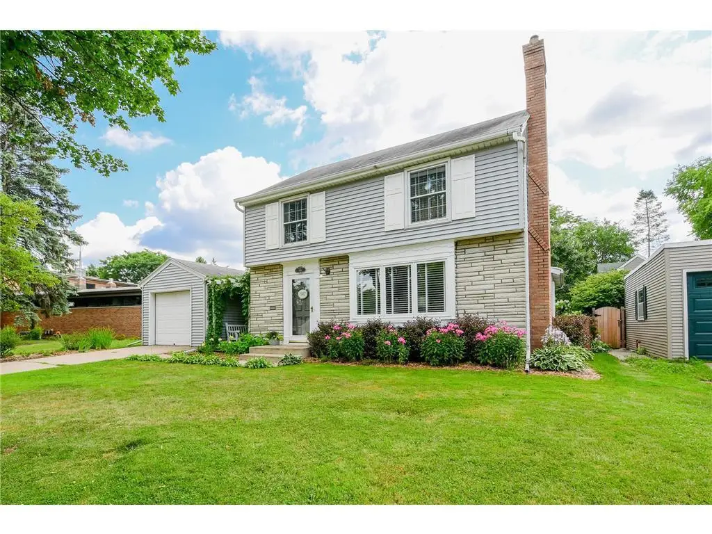 896 Nevada Avenue W, Saint Paul, MN 55117 - #1