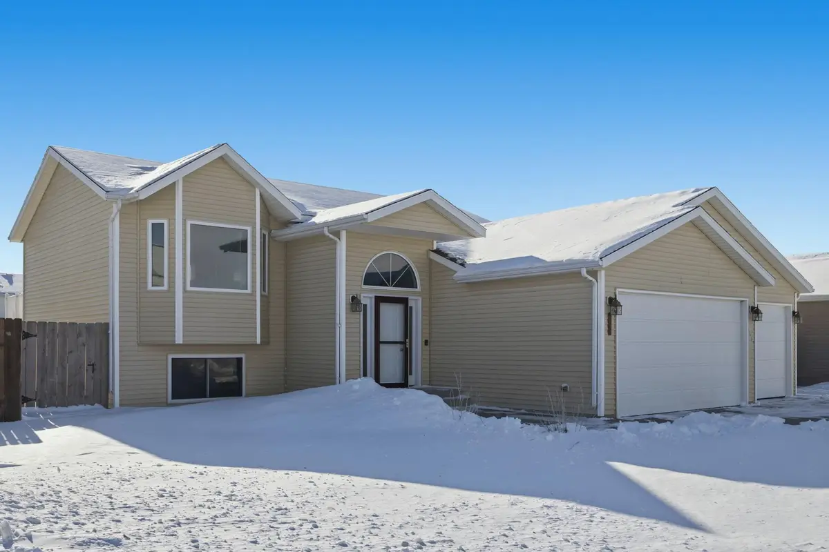 1037 39th Avenue W, West Fargo, ND 58078 - #1