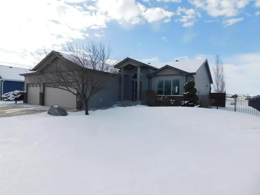 729 48th Avenue W, West Fargo, ND 58078 - #3