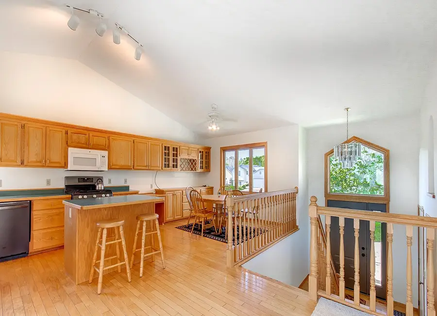 564 Monnens Avenue, Shakopee, MN 55379 - #2
