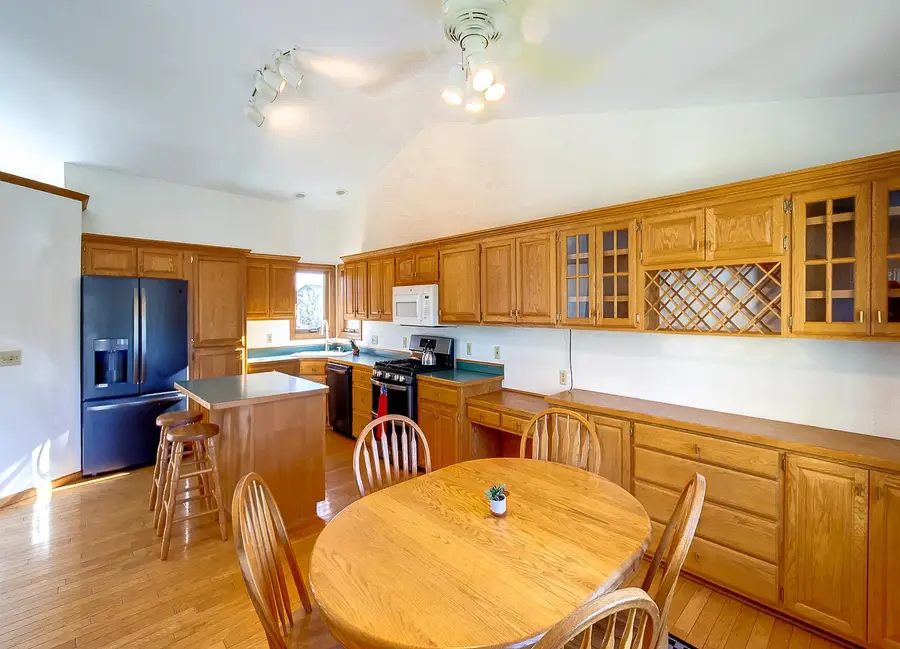 564 Monnens Avenue, Shakopee, MN 55379 - #3
