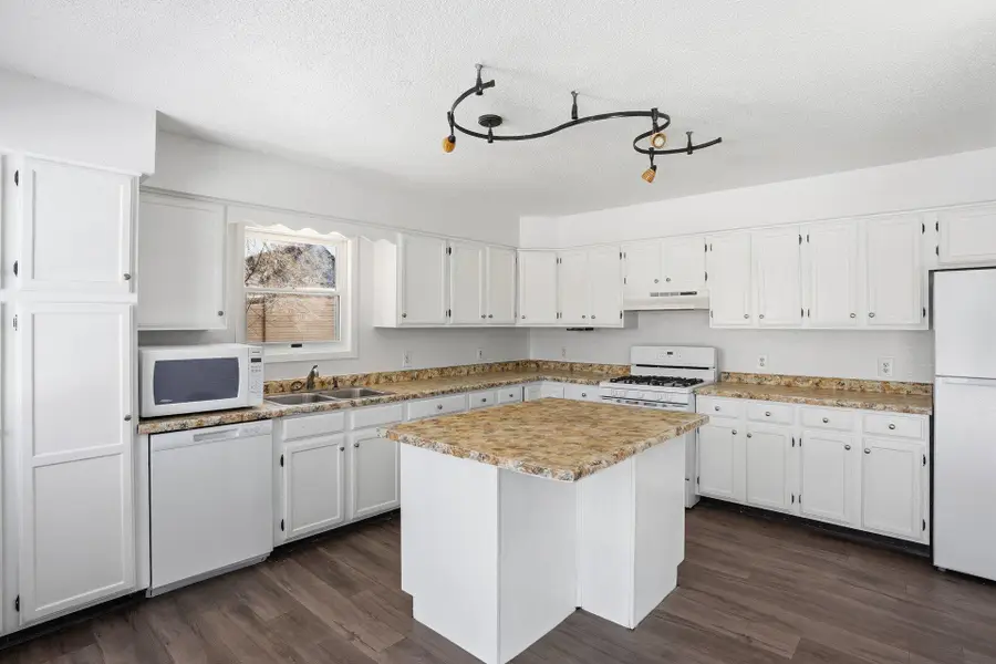 16 14th Street Nw, Faribault, MN 55021 - #2