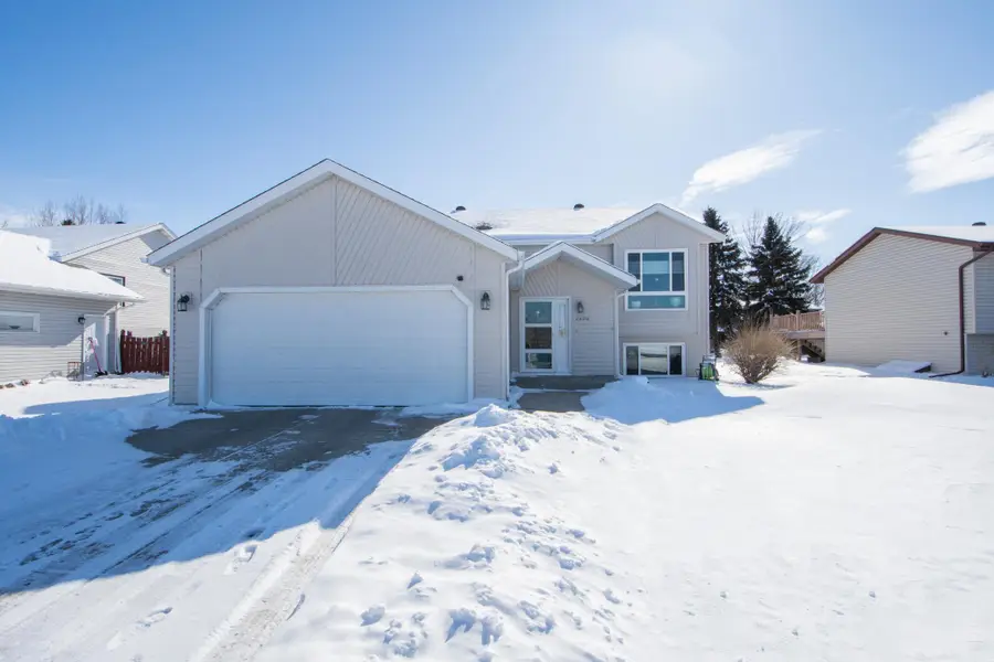 2606 33rd Avenue S, Fargo, ND 58104 - #2