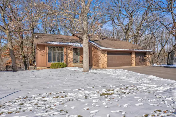 214 Woodridge Drive, Vadnais Heights, MN 55127