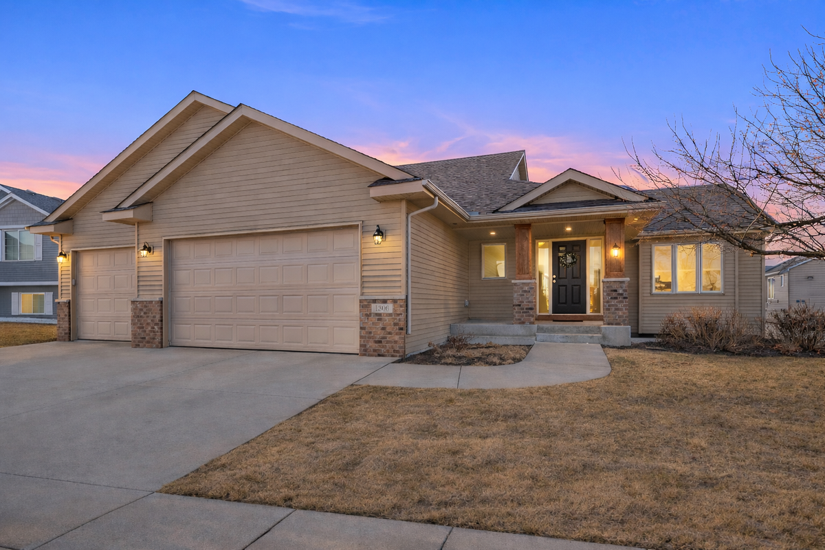 1306 4th Street Nw, New Prague, MN 56071 - #1