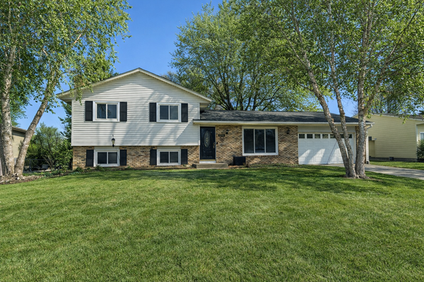 15765 Hayes Trail, Apple Valley, MN 55124