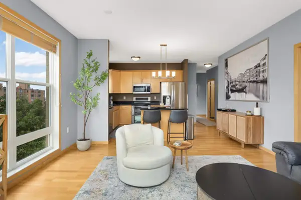 301 Oak Grove Street #414, Minneapolis, MN 55403