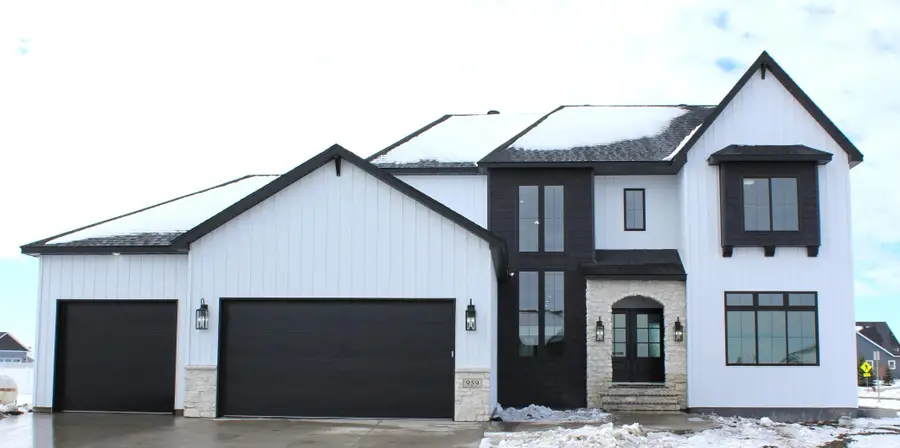 959 50th Avenue W, West Fargo, ND 58078 - #3