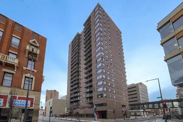 26 10th Street W #302, Saint Paul, MN 55102