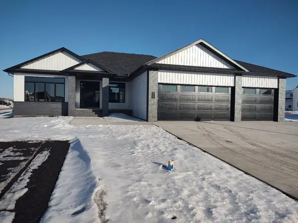 927 50th Avenue W, West Fargo, ND 58078