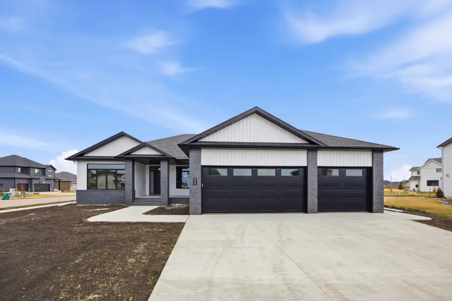 927 50th Avenue W, West Fargo, ND 58078 - #2