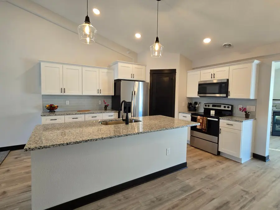 912 Katelyn Circle Ne, Montgomery, MN 56069 - #3