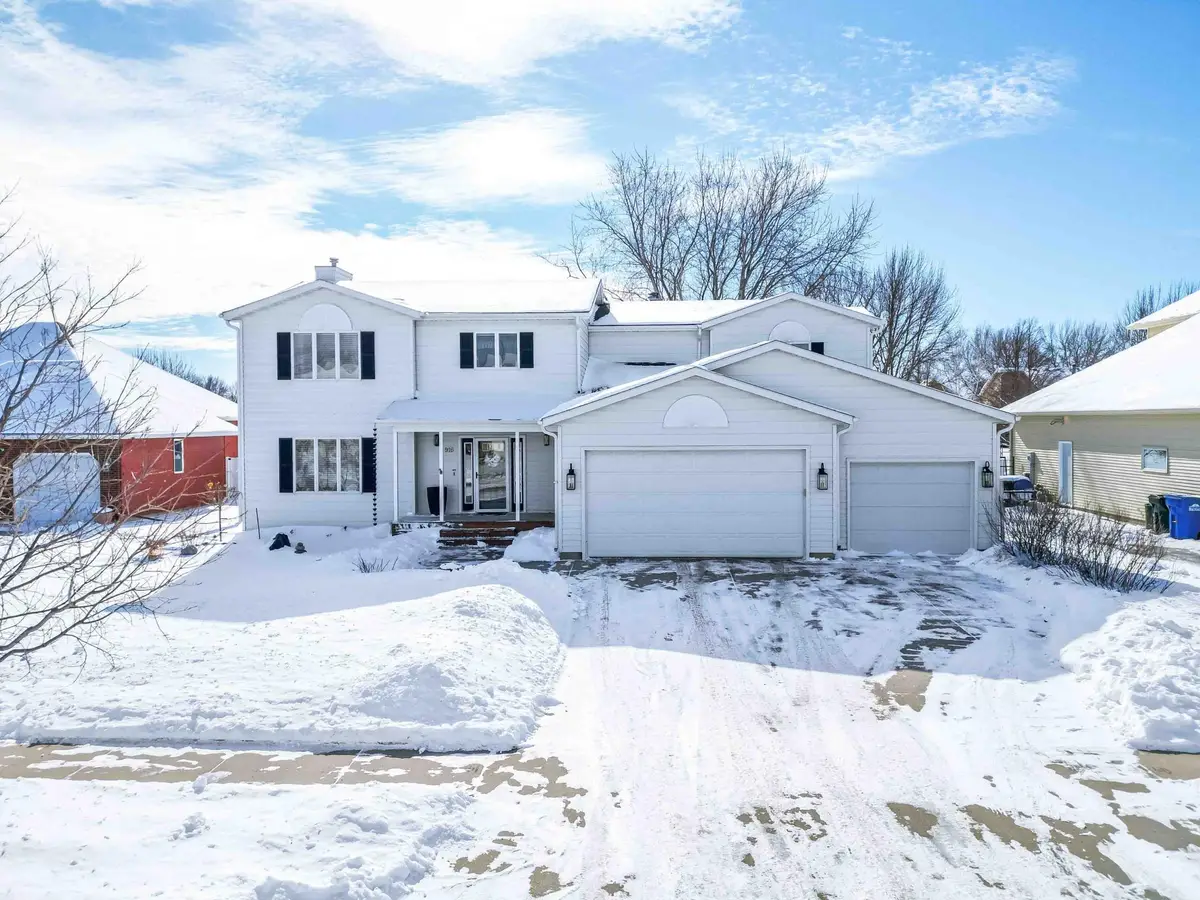 916 42nd Avenue N, Fargo, ND 58102 - #1