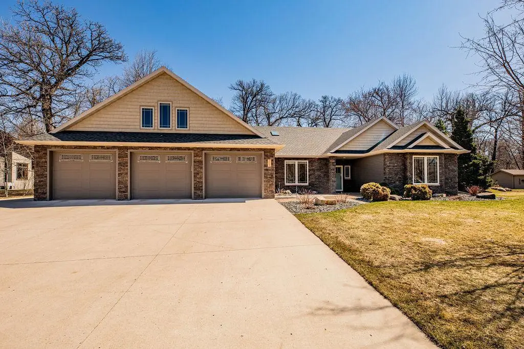 118 W Beaton Drive, West Fargo, ND 58078 - #1