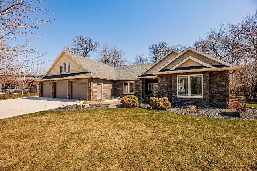 118 W Beaton Drive, West Fargo, ND 58078 - #2