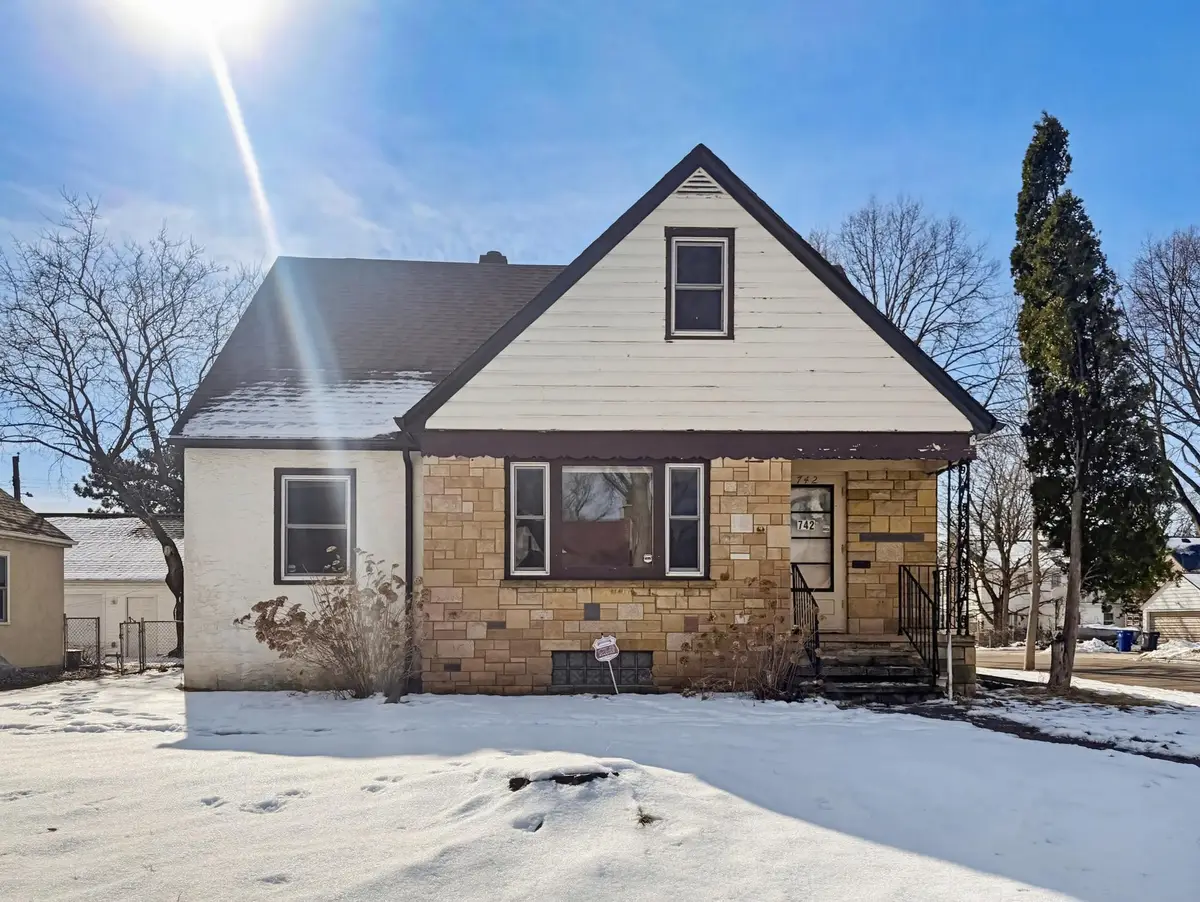 742 Nebraska Avenue E, Saint Paul, MN 55106 - #1