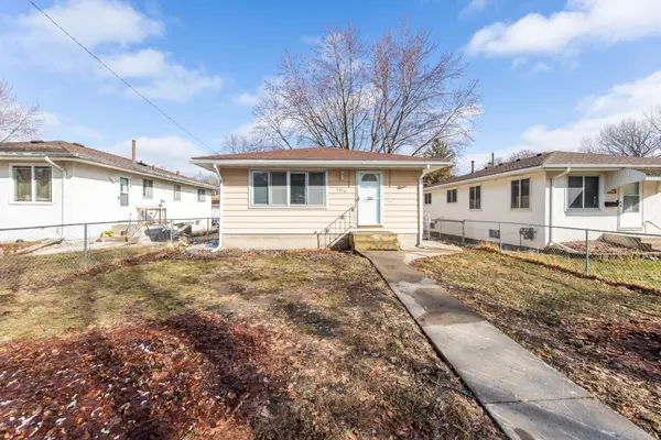 5214 Oliver Avenue N, Minneapolis, MN 55430