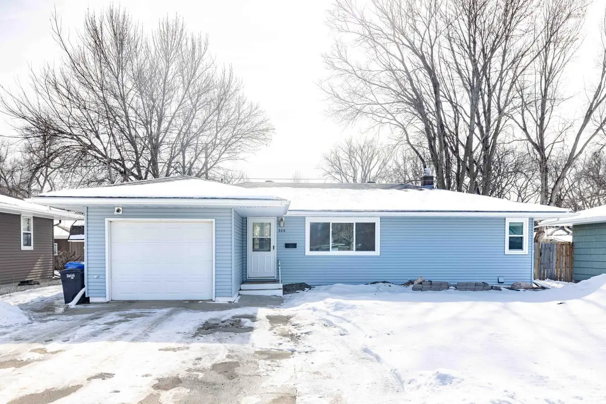 306 25th Avenue N, Fargo, ND 58102 - #1