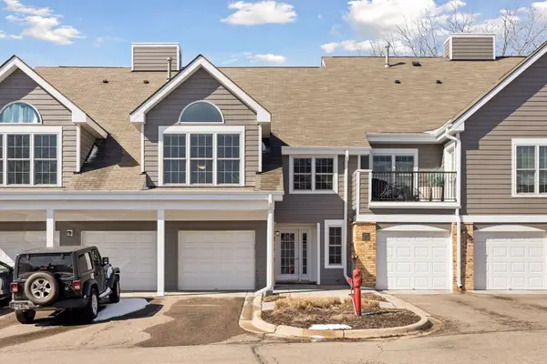 6050 Chasewood Parkway #202, Hopkins, MN 55343