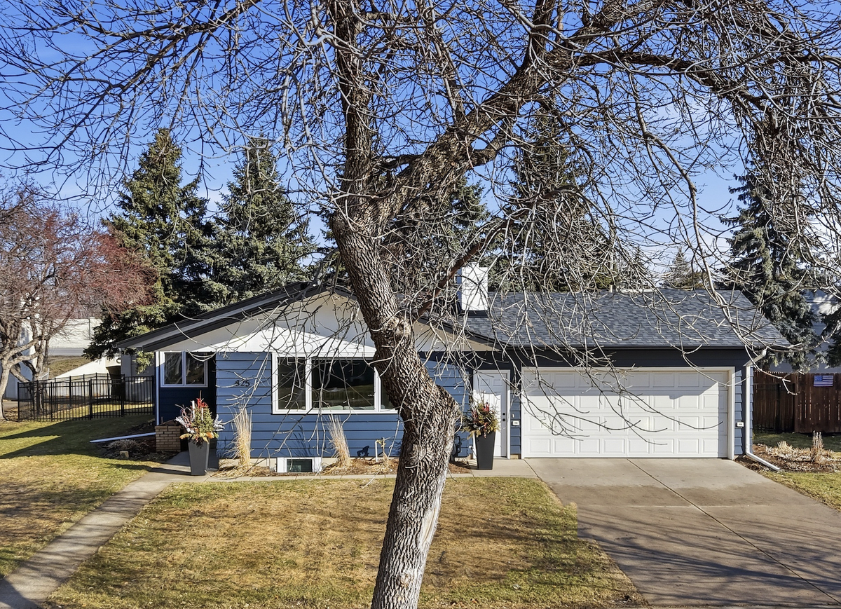 825 Park Drive S, Fargo, ND 58103 - #1