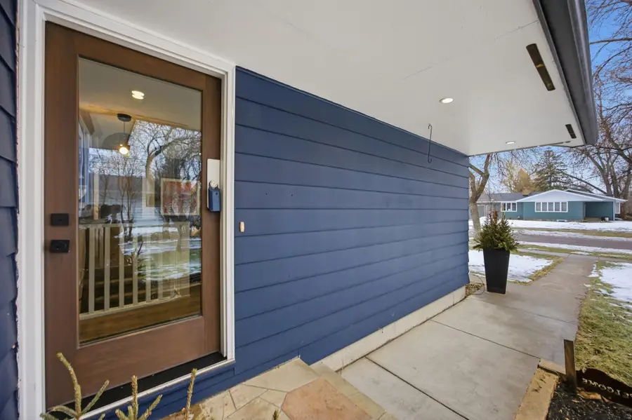 825 Park Drive S, Fargo, ND 58103 - #3