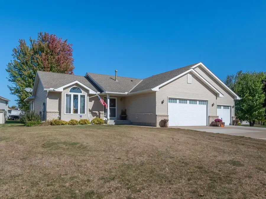 609 Robert Avenue, Hamburg, MN 55339 - #2