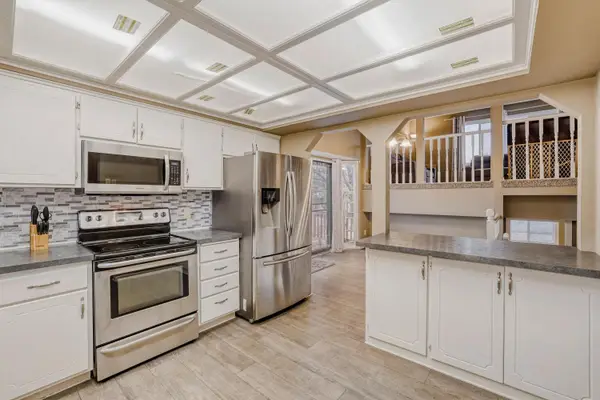 9733 Thomas Avenue N, Brooklyn Park, MN 55444