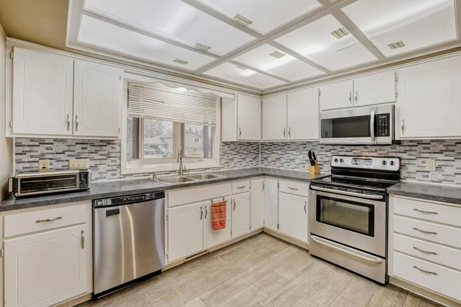 9733 Thomas Avenue N, Brooklyn Park, MN 55444 - #2