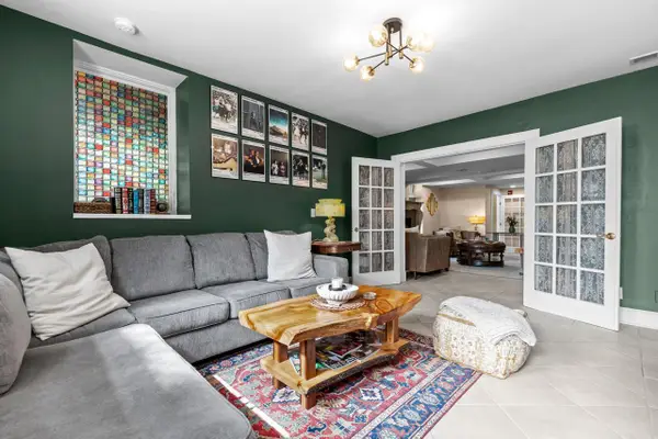 307 Ridgewood Avenue #4, Minneapolis, MN 55403