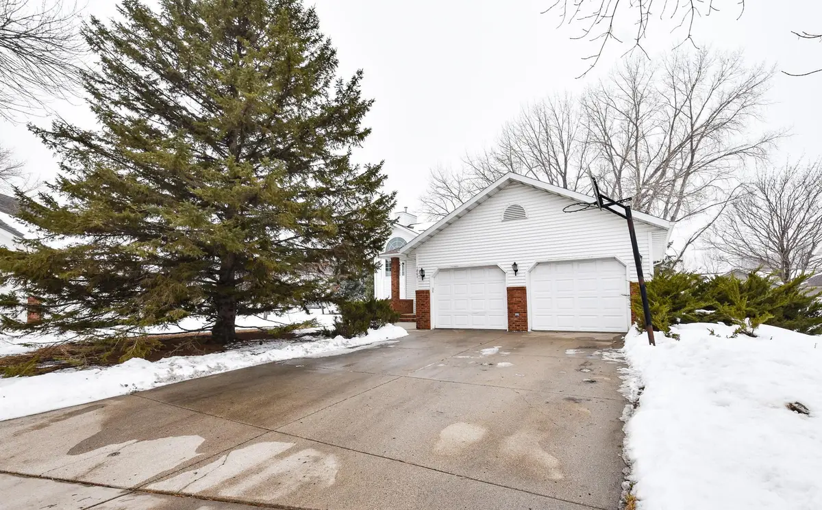 1807 33rd Street S, Moorhead, MN 56560 - #1