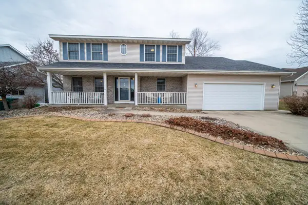 1002 Yorkshire Lane Nw, Rochester, MN 55901
