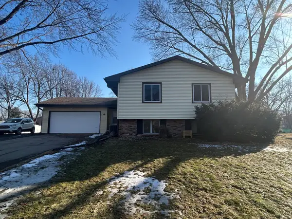 738 County Road B E, Maplewood, MN 55117