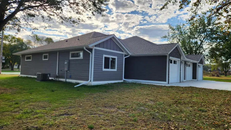901 7th Ave Sw, Pipestone, MN 56164 - #2