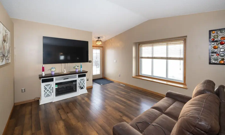 1618 Suntree Dr, West Fargo, ND 58078 - #2