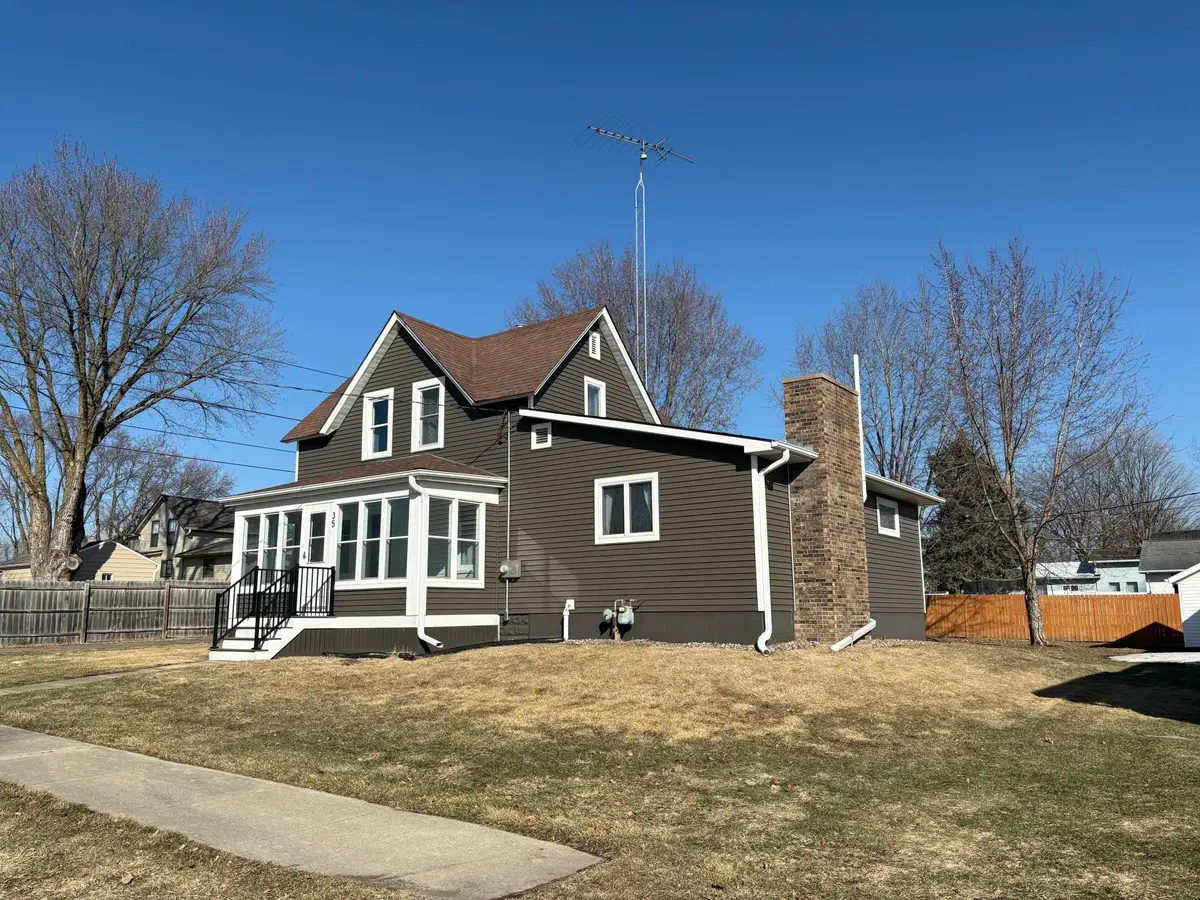 35 3rd Street Se, Plainview, MN 55964 - #1