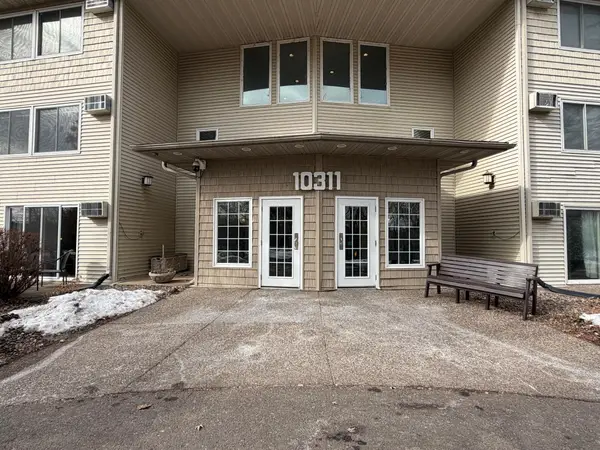 10311 Cedar Lake Road #111, Hopkins, MN 55305