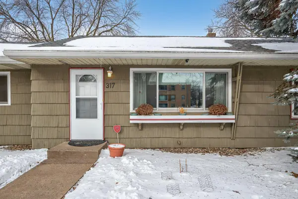 317 Snelling Avenue S, Saint Paul, MN 55105