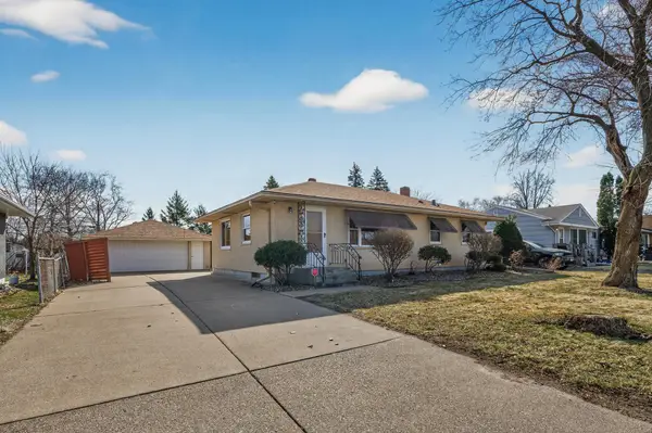 2724 Mcknight Road N, North Saint Paul, MN 55109