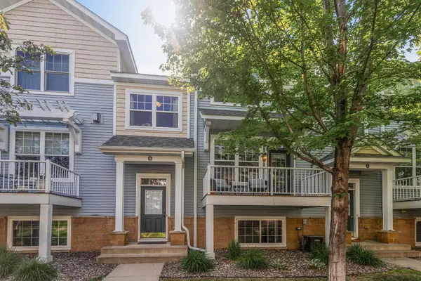 1666 Village Trail E #6, Maplewood, MN 55109