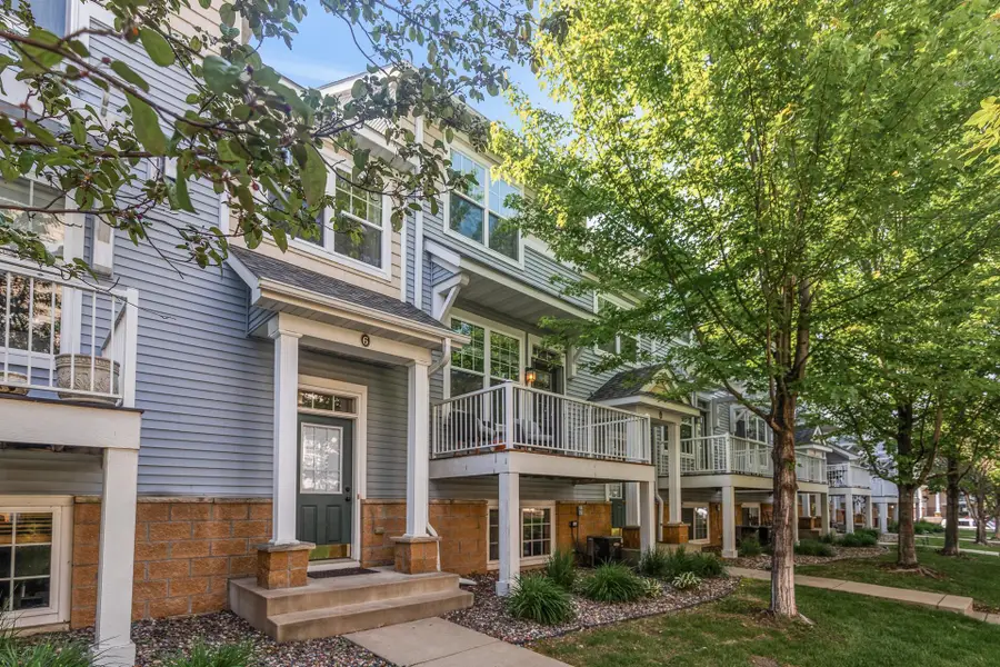 1666 Village Trail E #6, Maplewood, MN 55109 - #2