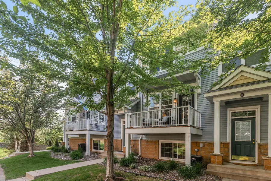 1666 Village Trail E #6, Maplewood, MN 55109 - #3