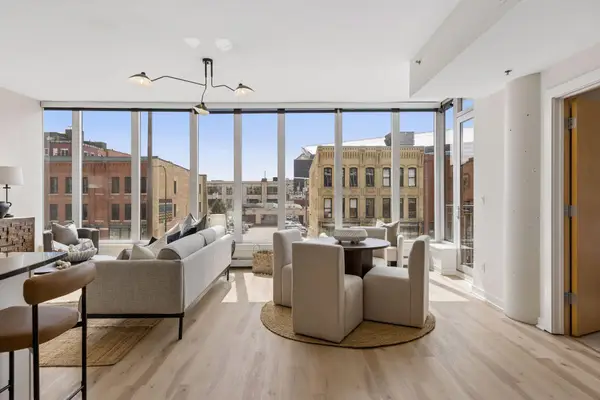 215 10th Avenue S #332, Minneapolis, MN 55415