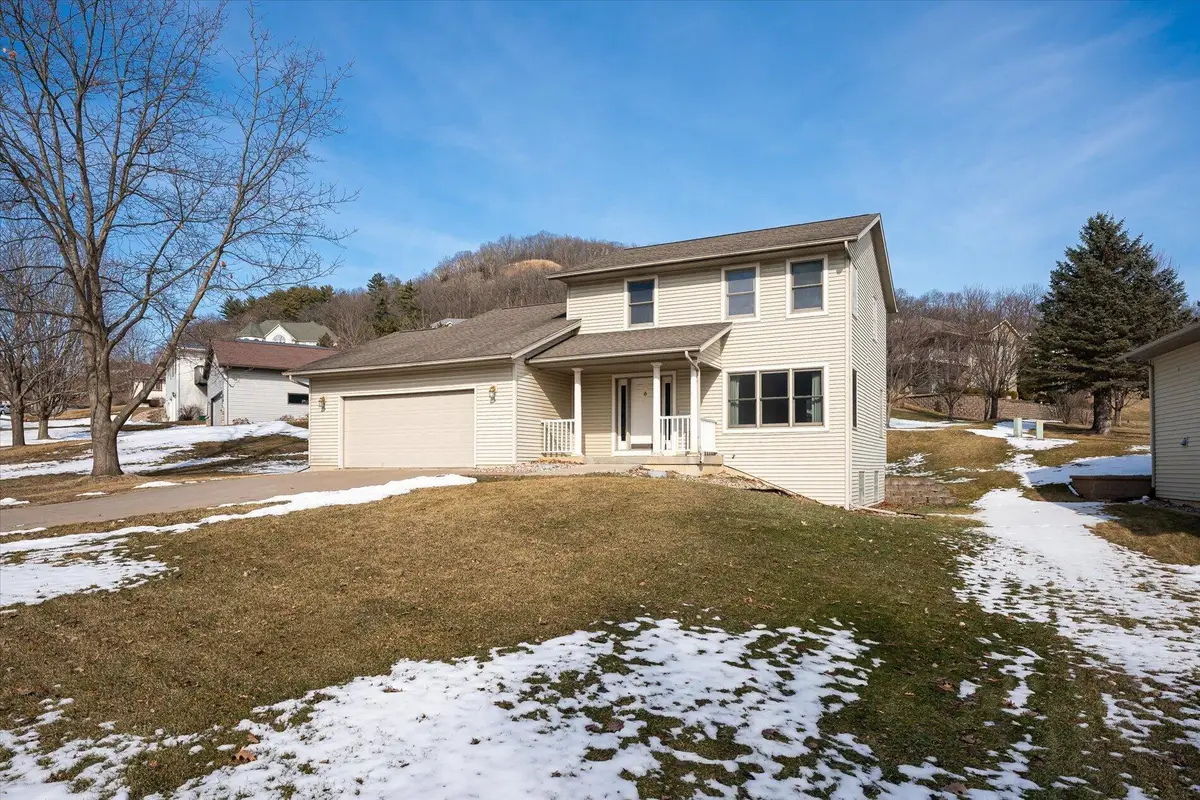 348 Regent Drive, La Crescent, MN 55947 - #1