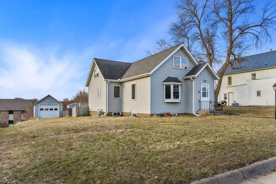 117 W Van Dusen Street, Springfield, MN 56087 - #2