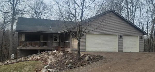 8412 Spring Lake Road Ne, North Branch, MN 55056